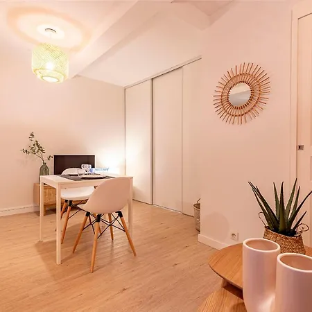 Apartment Cocoon With Beautiful Terrace *
