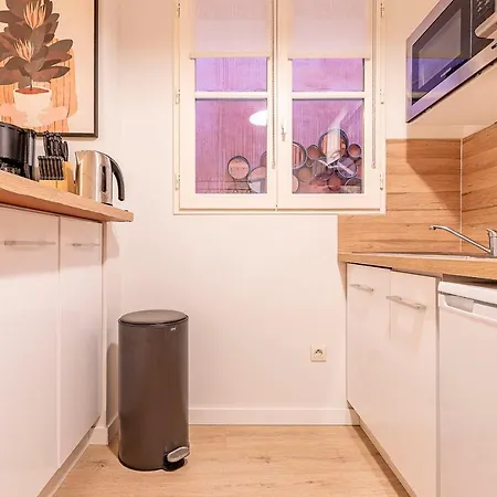 Cocoon With Beautiful Terrace Apartment *