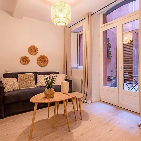 Cocoon With Beautiful Terrace *