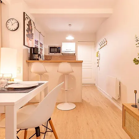 דירה Cocoon With Beautiful Terrace