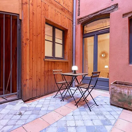 Cocoon With Beautiful Terrace Apartment *