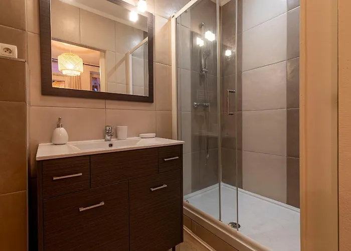 Quiet Downtown Location - Apartment With A Terrace *