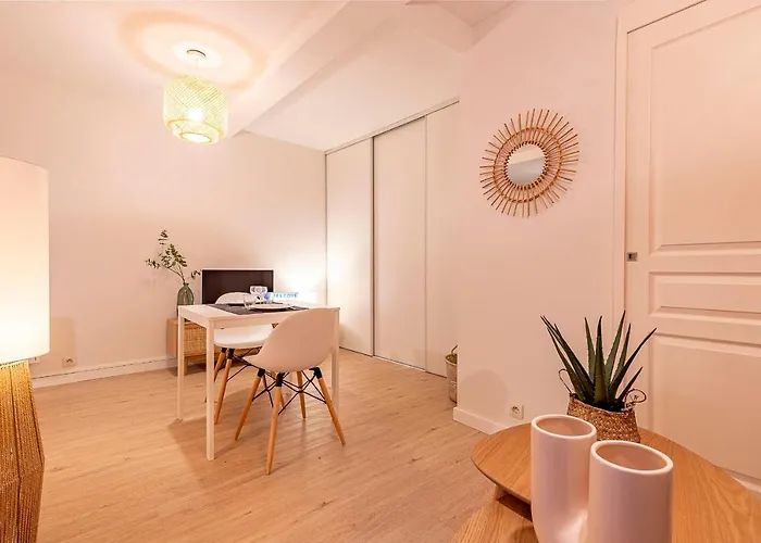 公寓 Quiet Downtown Location - Apartment With A Terrace *